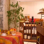 Le Commerce Hotel