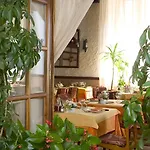 Le Commerce Hotel