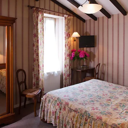 Le Commerce Мирпуа