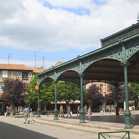 Le Commerce Мирпуа