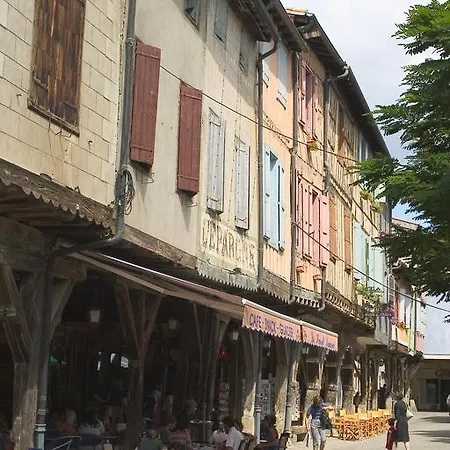 Le Commerce Мирпуа