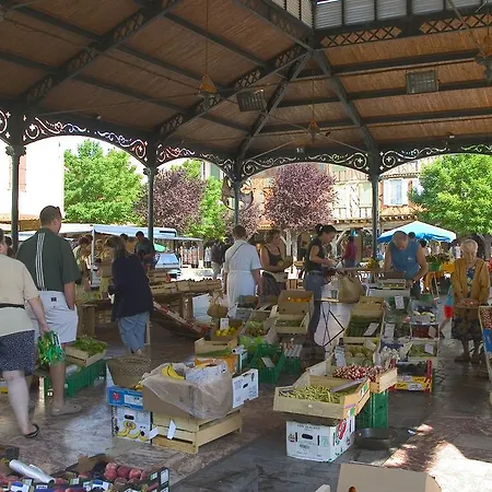 Le Commerce Отель 2*