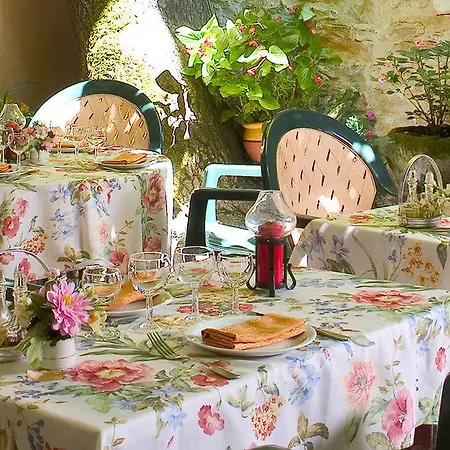 Le Commerce Отель 2*