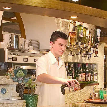 Le Commerce Отель Мирпуа