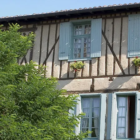 Отель Le Commerce Мирпуа